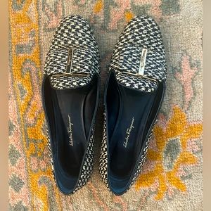 Ferragamo Sarnoff Bow Embellished Raffia Low Heel Loafer size 8.5C